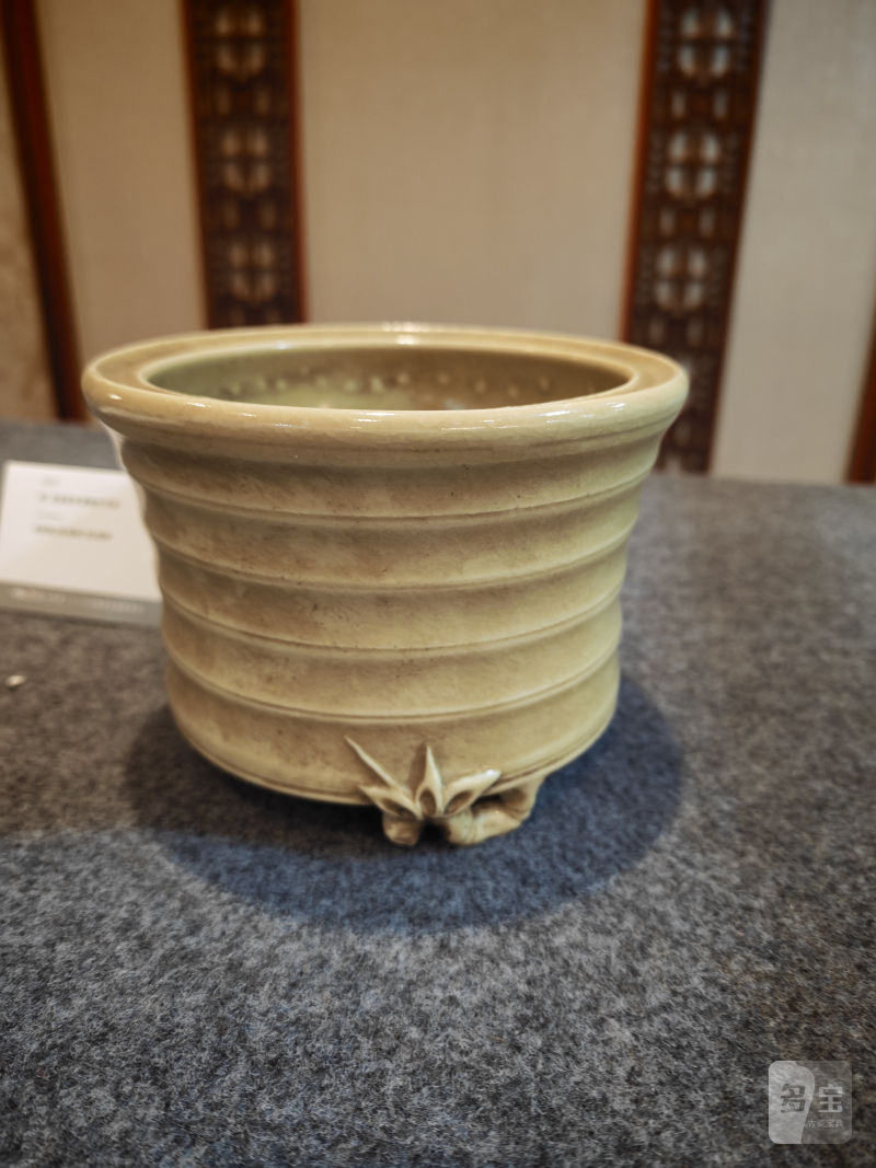 明 龙泉窑米黄釉竹节炉 - 图4